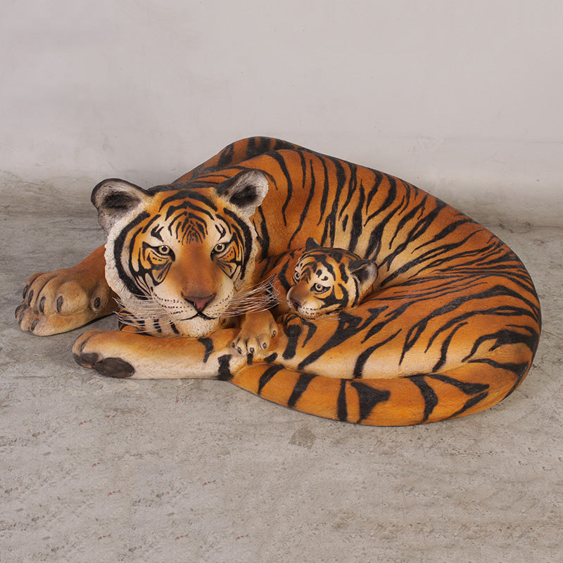 Made to Order: Tigress with Cub (not in Aus)