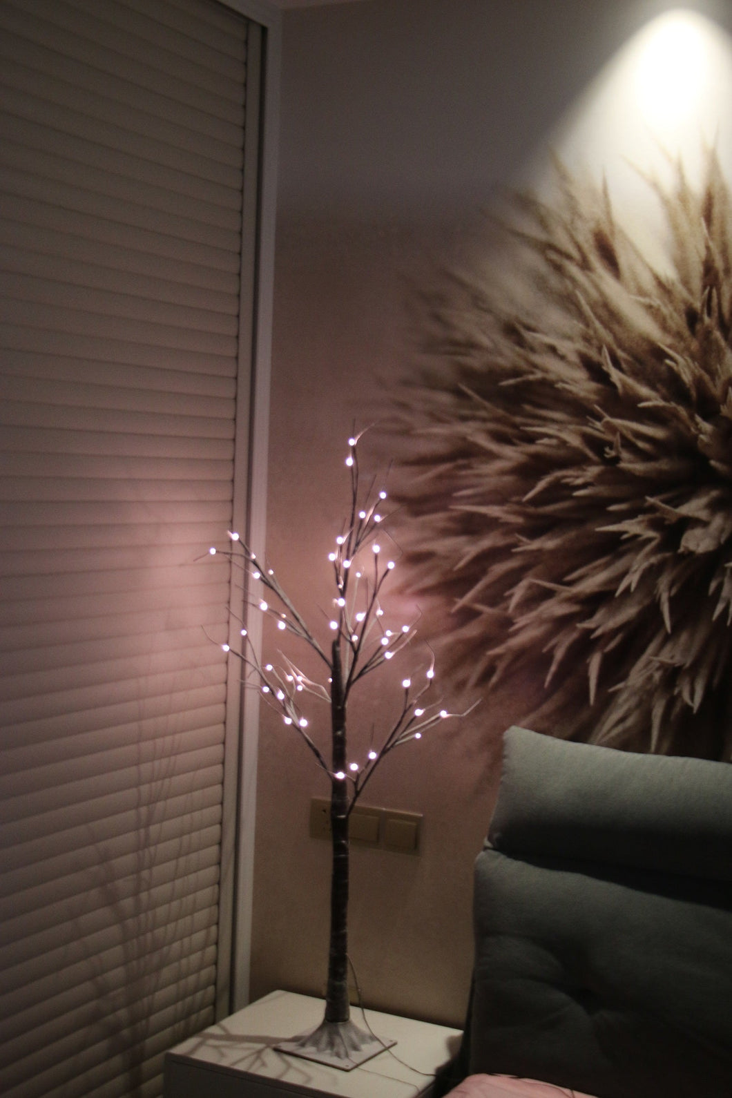 Tree-Warm Wt 48 Led - 47 Inch H 8 Functions