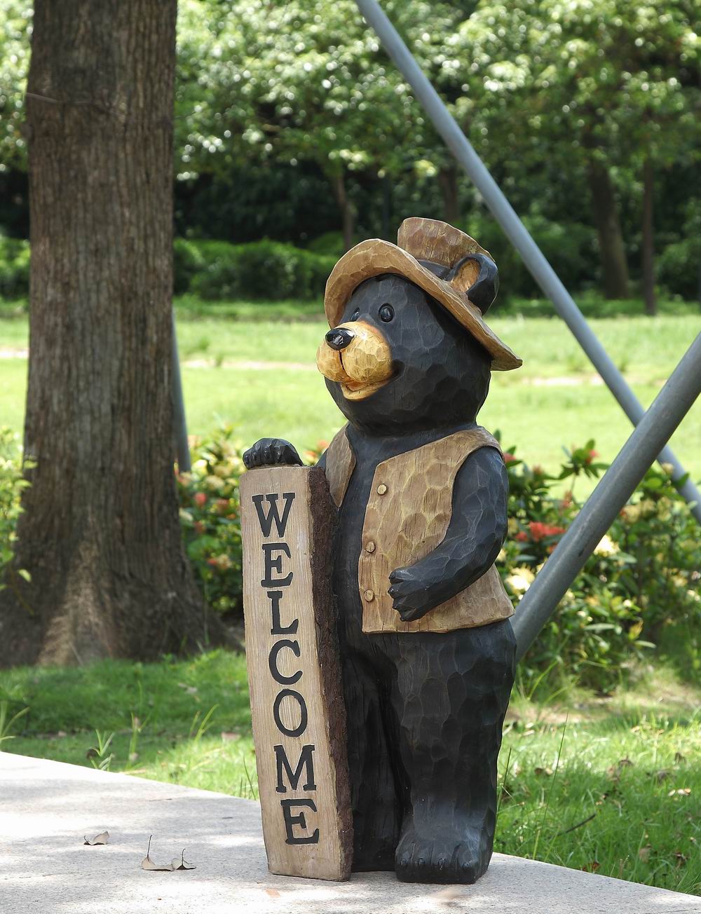 75619-A - BEAR STANDING W/WELCOME SIGN