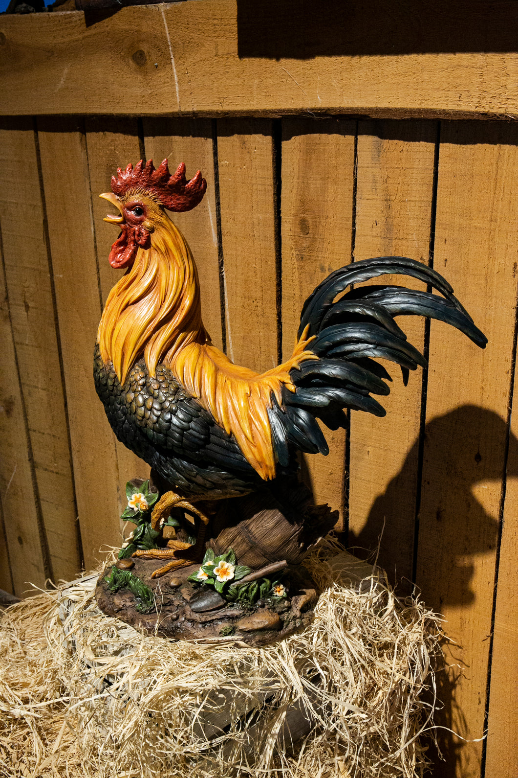 87961-B - LARGE ROOSTER ON A WOOD BARREL