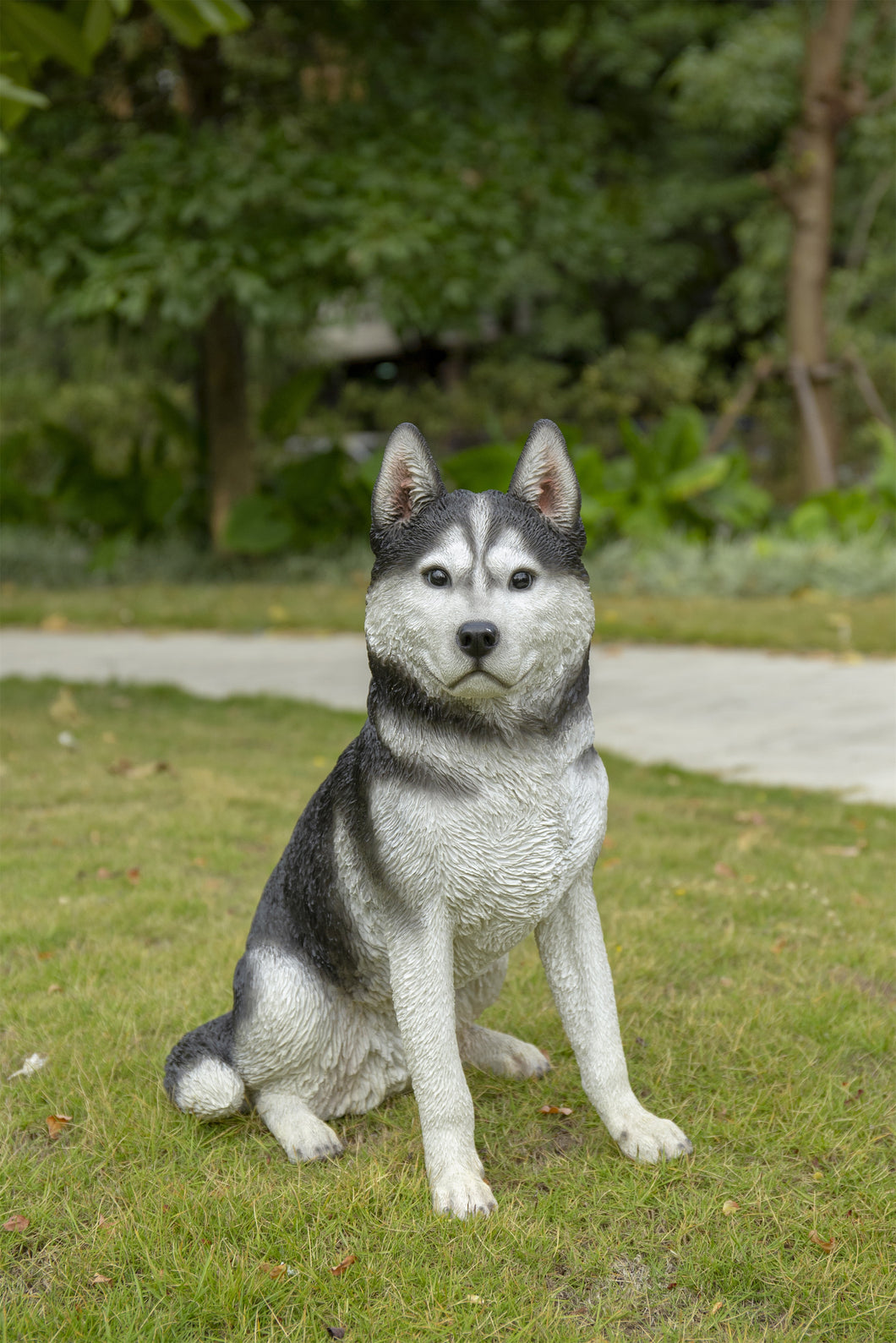 87986-B - DOG-SIBERIAN HUSKY SITTING-GREY/WHITE