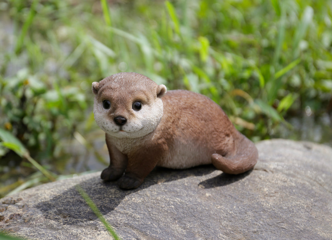 87991-A - OTTER LEANING FORWARD