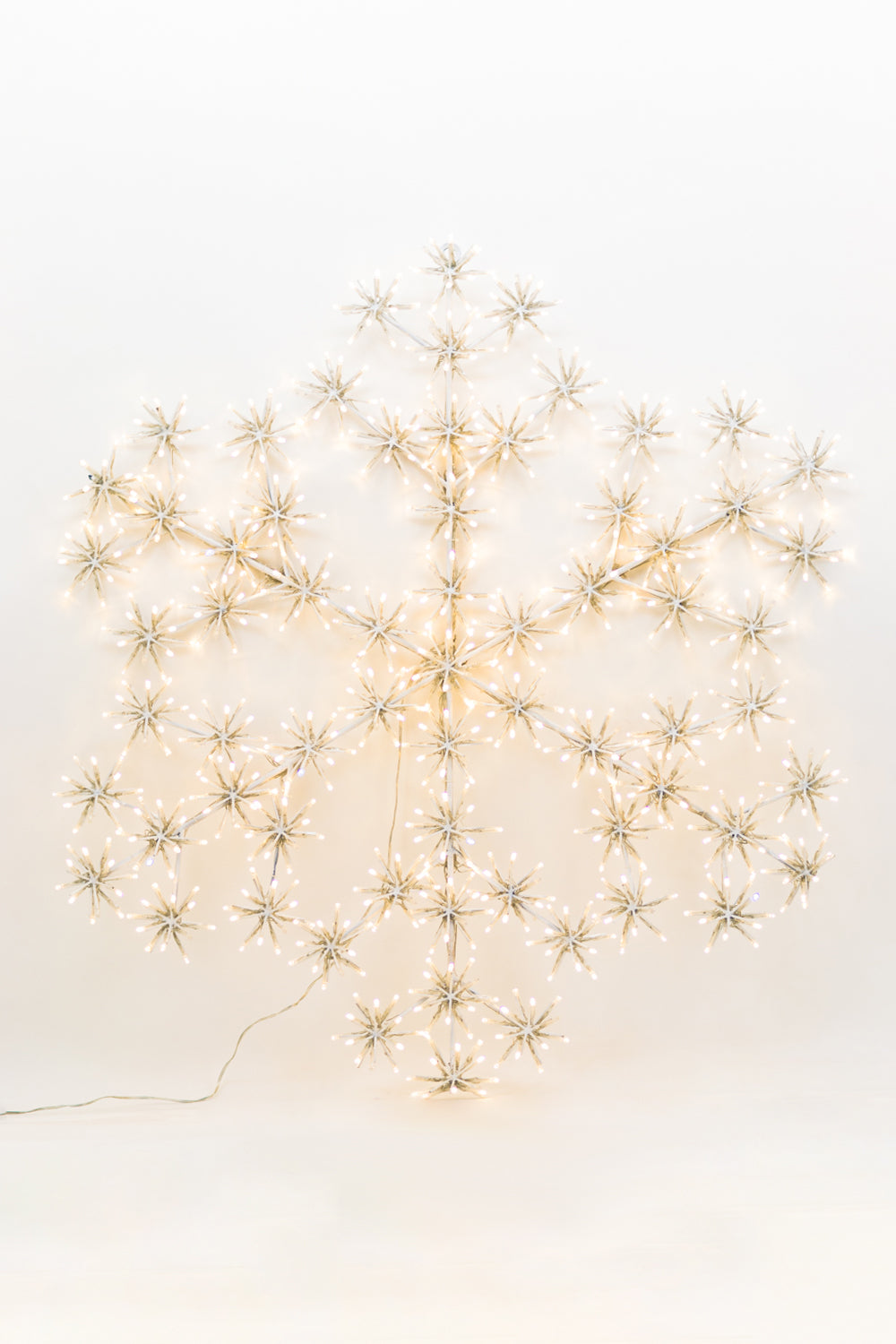 CLUSTER SNOWFLAKE LIGHT W/804 WW SPARKLING LED-34 INCH H