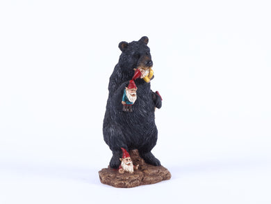 GNOMES IN TROUBLE WITH BEAR (HI-LINE EXCLUSIVE)